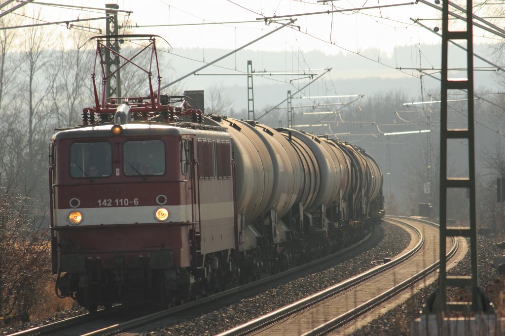 142 110-6 Erfurter Bahnservice GmbH bei Staffelstein am 22.02.2012.