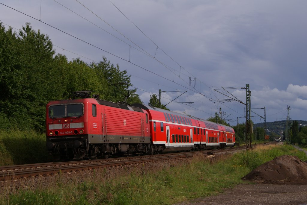 143 009-0 mit der RB 27 nach K�ln Hbf in Unkel am 18.06.2011