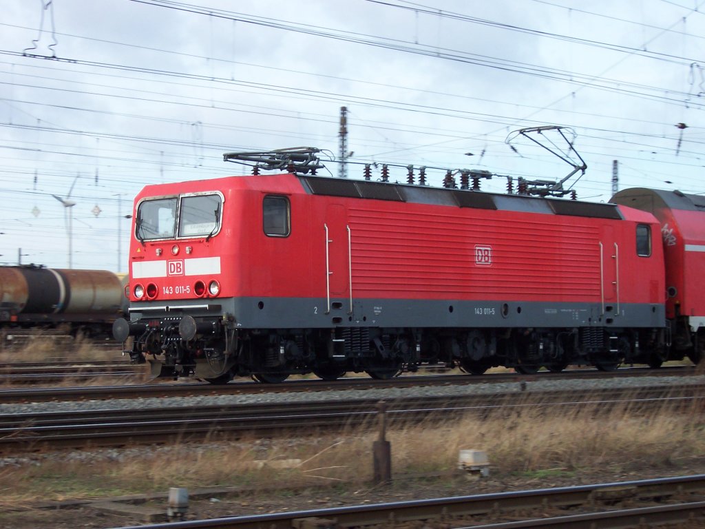 143 011 - Regionalbahn nach Eilenburg-Ost am 22.01.2003