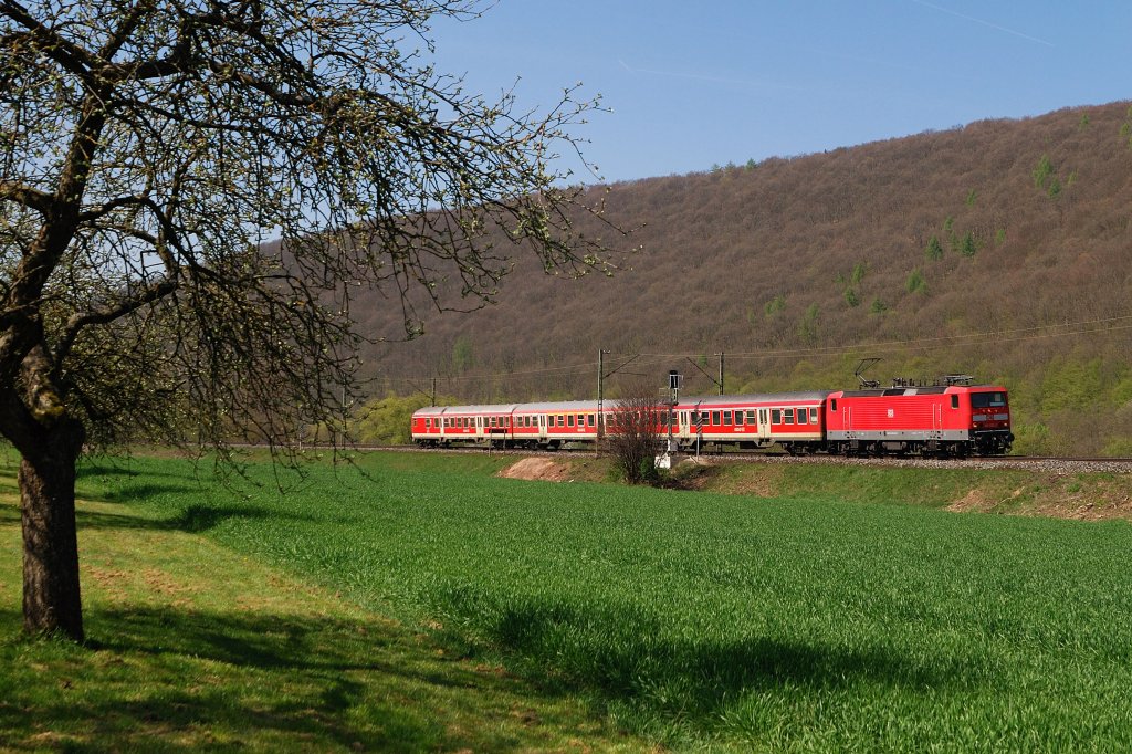 143 022 mit RB 34778 bei Wernberg (24.04.2010)