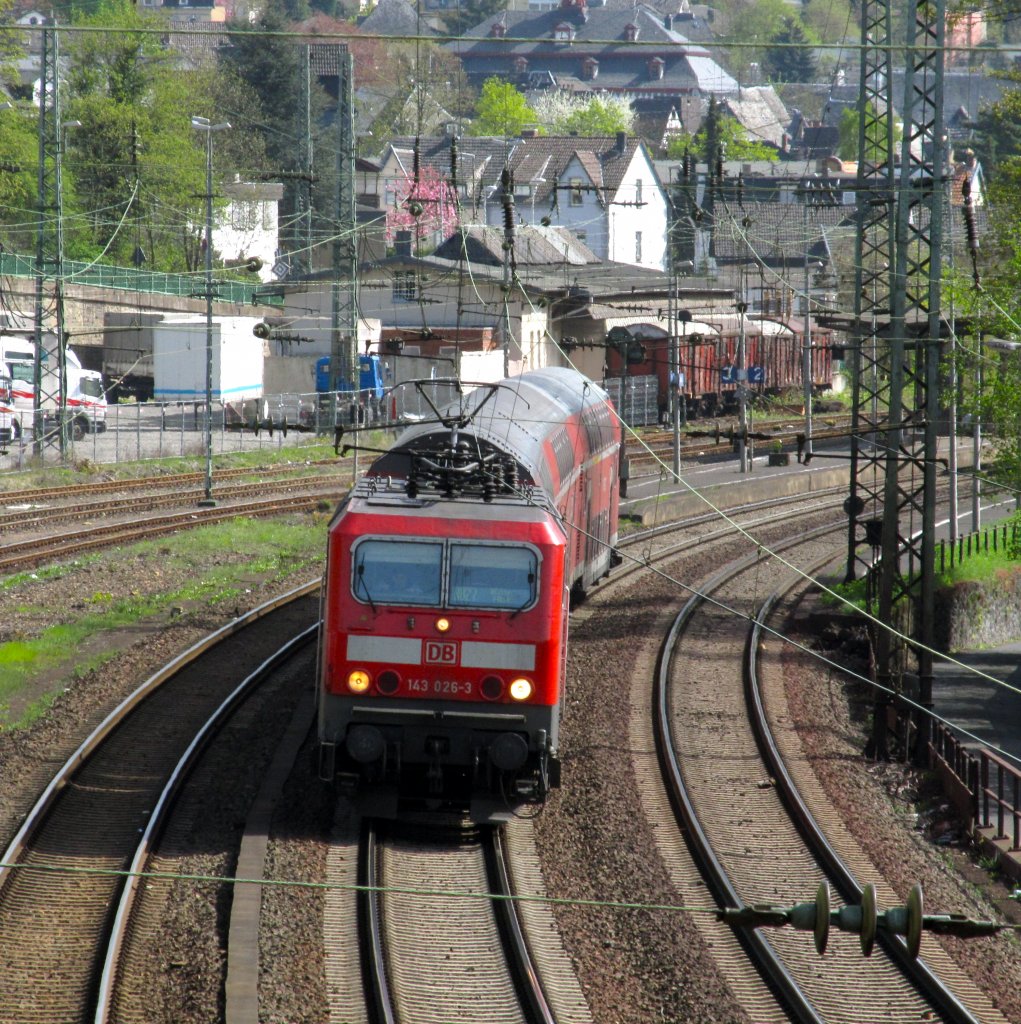 143 026-3 hat gerade mit dem RB27 den Bahnhof Linz verlassen und macht sich auf den Weg nach K�ln. 10.4.2011.