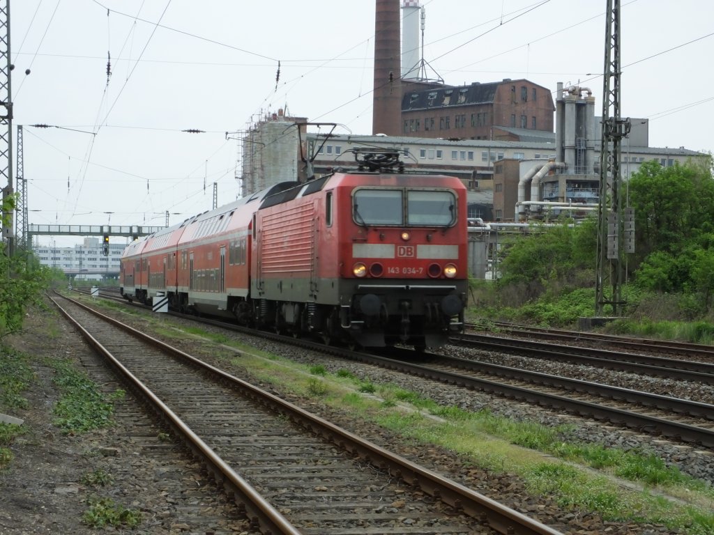 143 034-7 mit RB 26109 von Annaburg nach Leipzig Hbf in Dessau am 12.5.2013