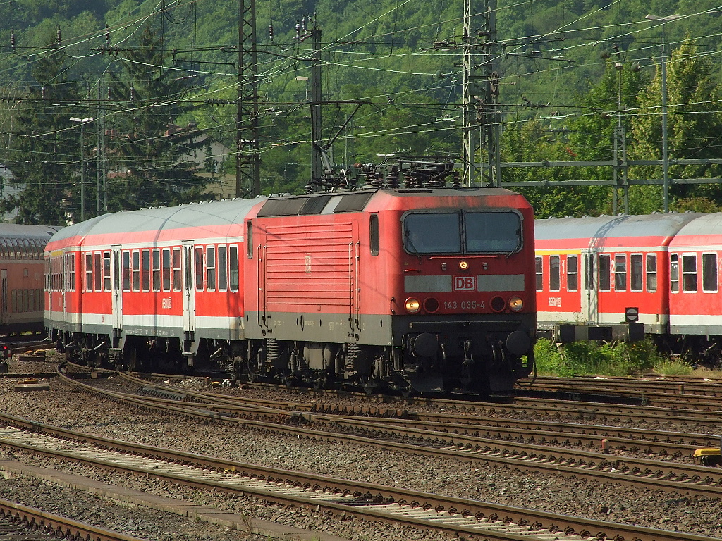 143 035-4 erreicht mit ihrer RB15518 aus Wiesbaden den Koblenzer Hbf.26.6.2010 