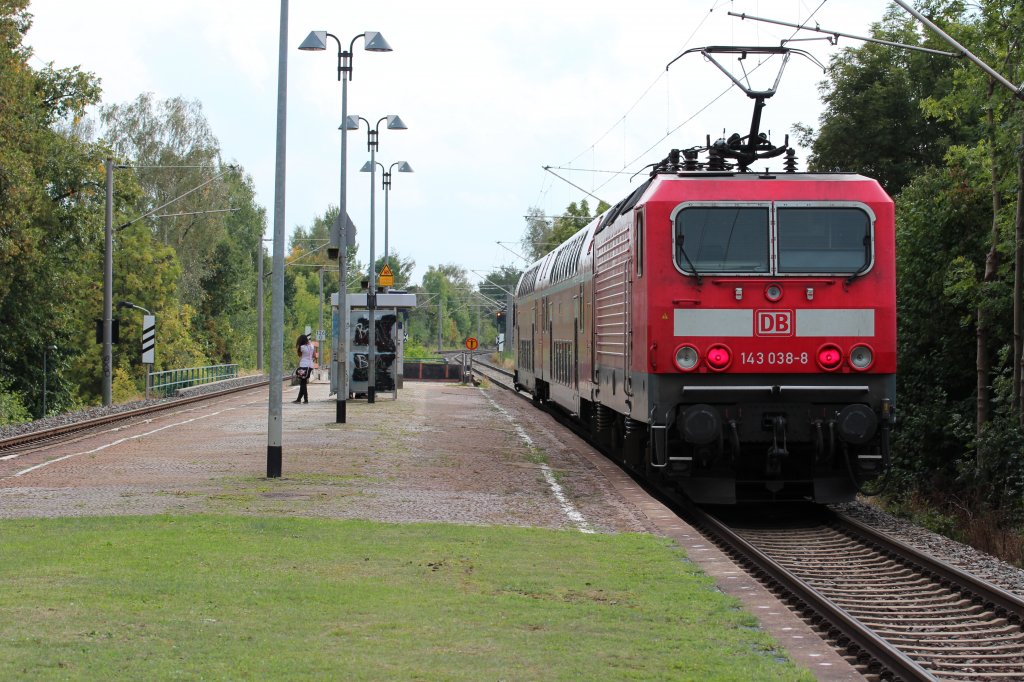 143 038-8 in Zwickau Plbitz mit einr RB zur Weiterfahrt nach Zwickau (Sachs) Hbf 29.09.2012