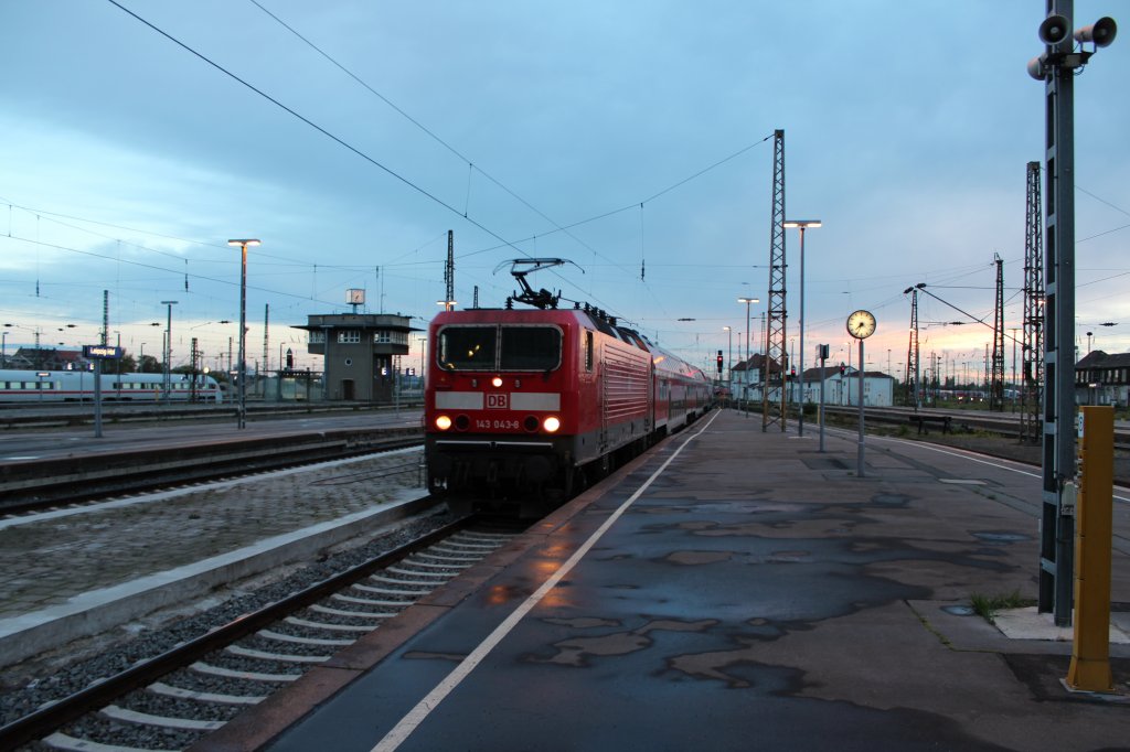 143 043-8 bei der Bereitstellung in Leipzig Hbf um dann als RE nach Hoyerswerda zu fahren.14.01.2012