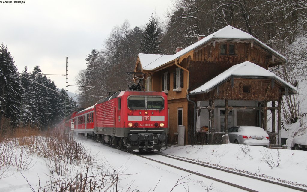 143 050-5 und 316-8 mit der RB 26951 (Freiburg(Brsg)Hbf-Neustadt(Schwarzw)) am ex. Bf Hllsteig 18.1.13