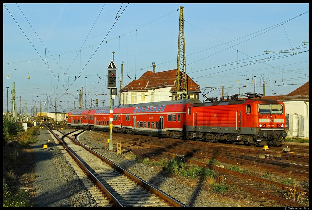 143 053-7 erreicht mit RE 26092 Leipzig Hbf. (31.10.2012)