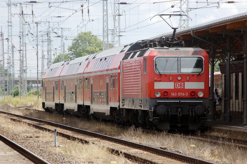 143 074-3 mit dem RE 36069 in Stendal nach Magdeburg. 30.07.2010