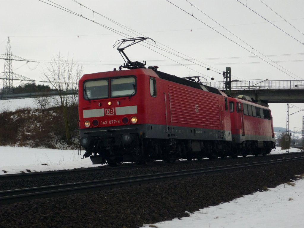 143 077-6 & 110 411 zwischen Gemnden (Main) und Karlstadt (Main), am 03.02.2010