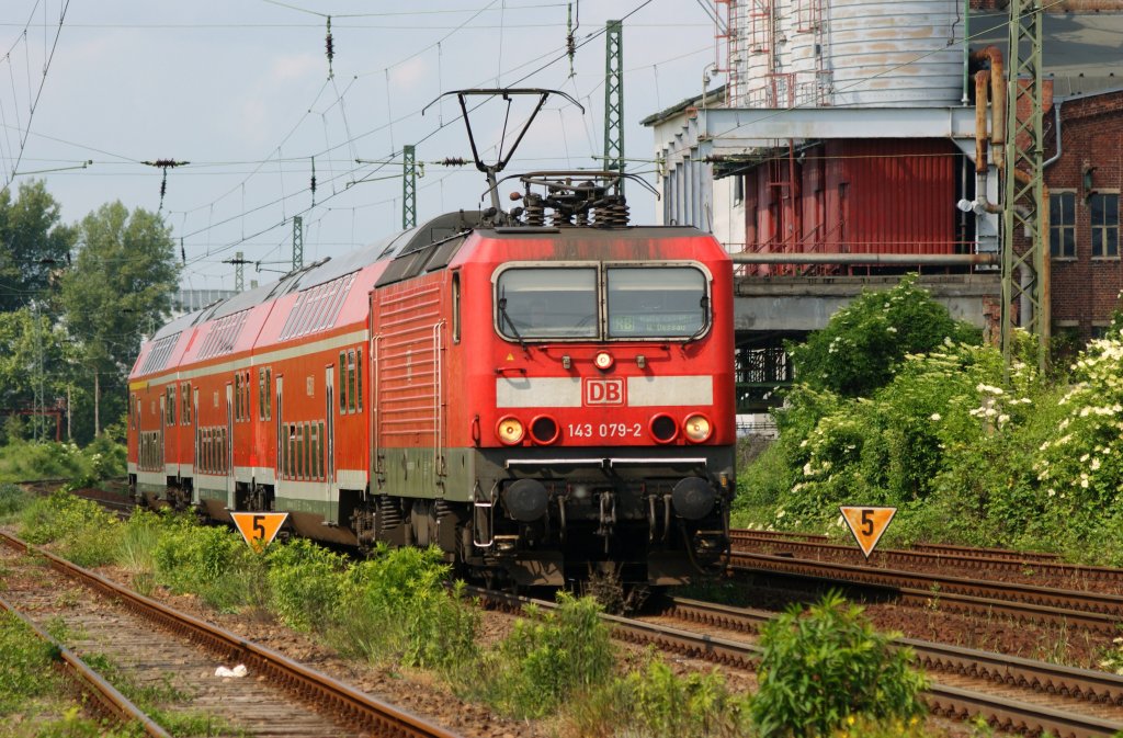 143 079-2 mit RB nach Halle/Saale in Dessau am 22.05.2009