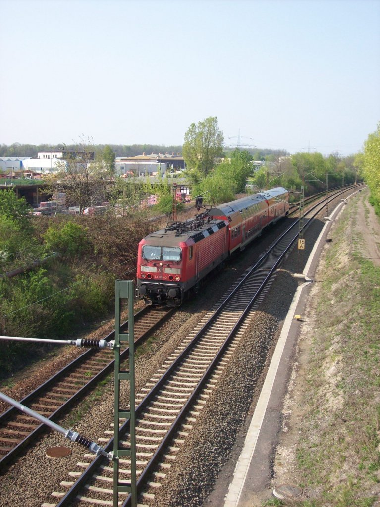 143 084-2 als S2 Leipzig - Borna kurz vor dem Haltepunkt Bhlen Werke 15.04.2009