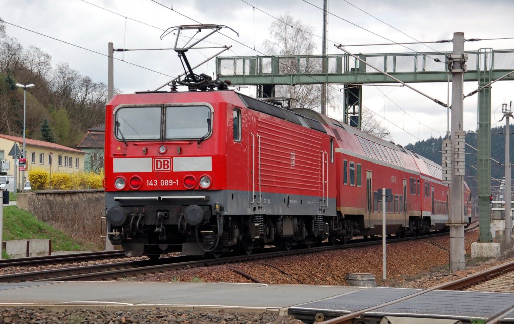 143 089 erreicht mit einer RB aus Saalfeld kommend in k�rze den Bahnhof Orlam�nde.