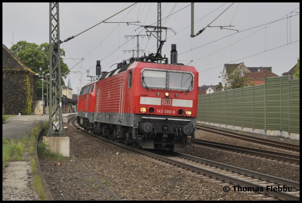 143 090-9, fhrt am 17.05.2010 mit einer 218 durch Lehte. Die Lok 143 wird dann spter mit einen RE nach Wolfsburg zurck kommen.