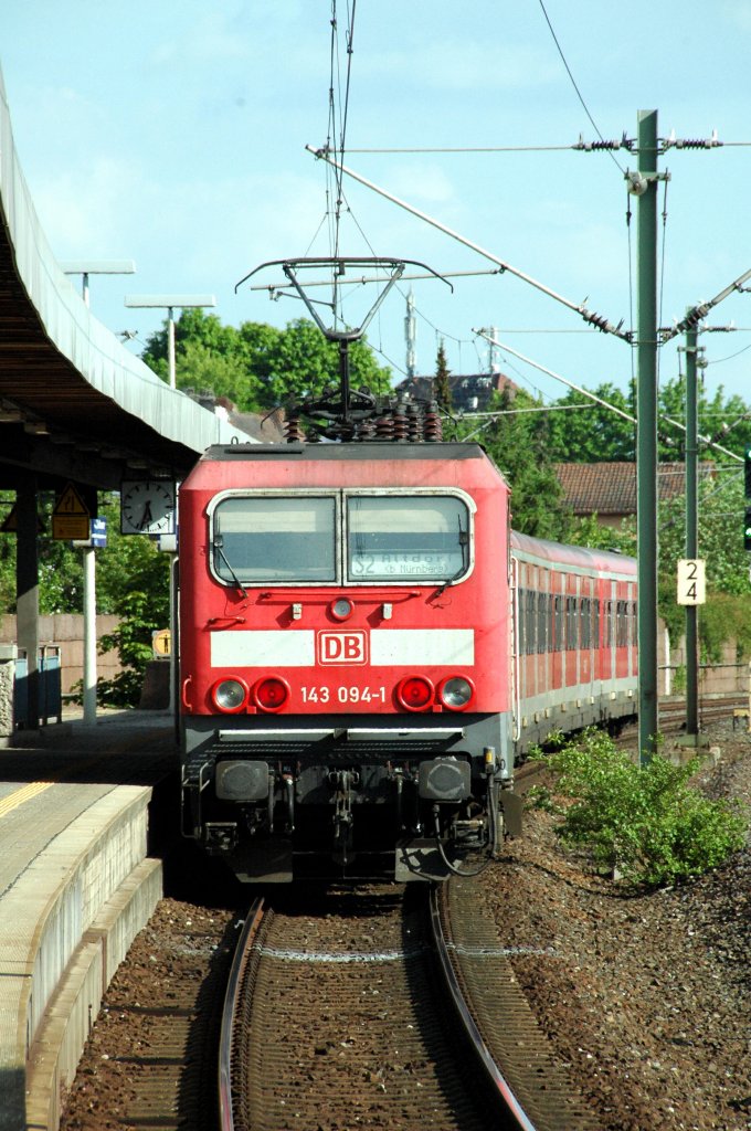 143 094 als S2 nach Altdorf, am 23.05.2010 bei der Ausfahrt aus Nrnberg-Gleihammer.