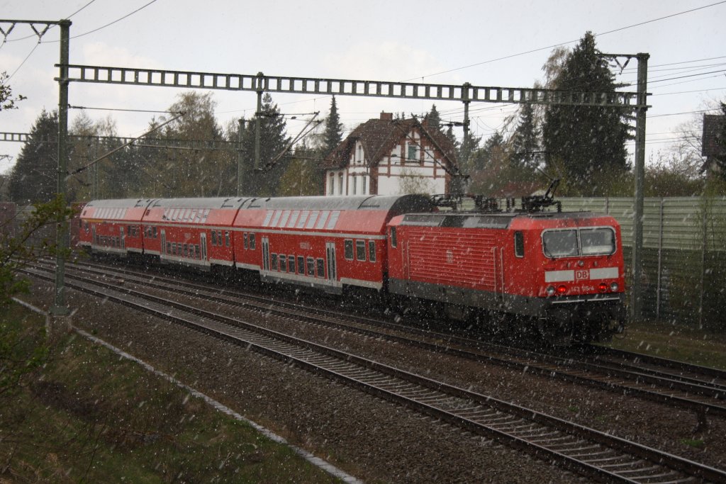 143 115 pendelte am 21.04.2010 mit ihren RB´s zwischen Braunschweig und Burg und zurck fotografiert in Braunschweig Weddel