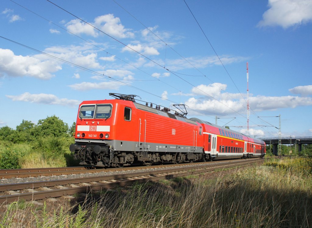 143 141 als RB 15752 von Aschaffenburg Hbf nach Wiesbaden Hbf. (Aufnahmeort: Mainz-Kastel, 31. Juli 2013)