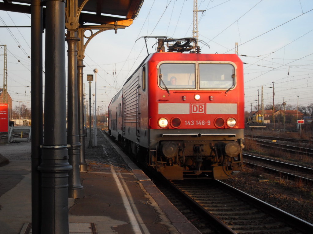 143 146 mit einem RE am 07.02.2011 aus Richtung Magdeburg kommend.