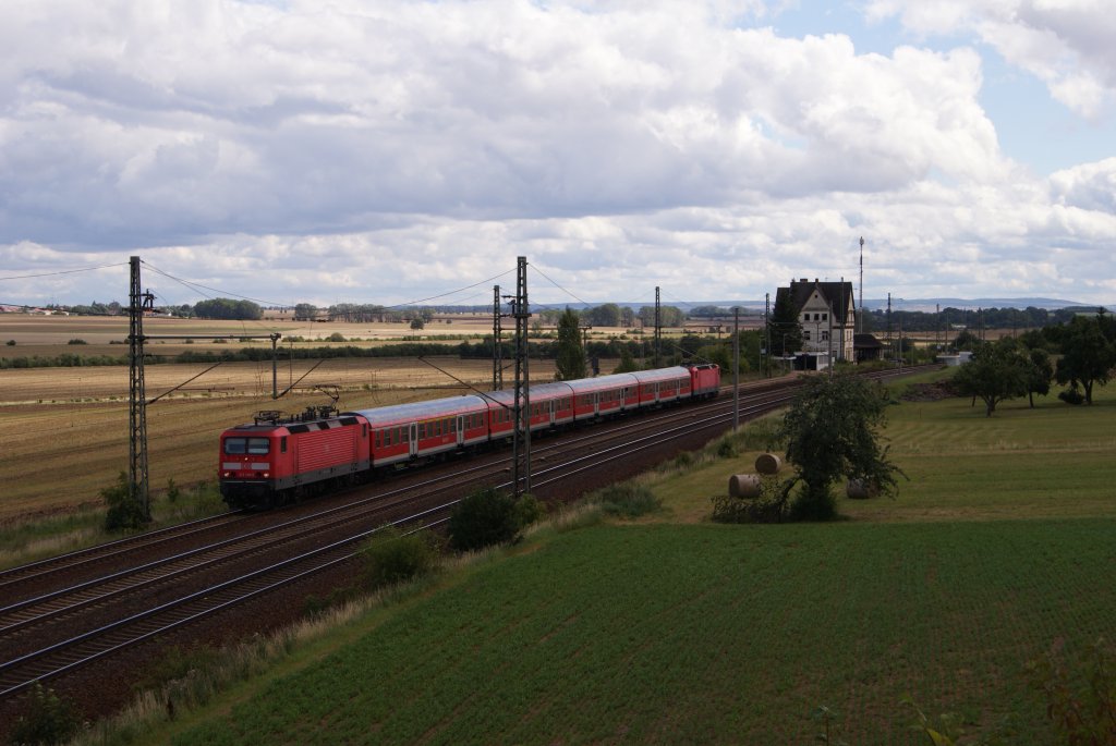 143 148-5 + 143 123-8 mit der RB 20 nach Eisenach in Seebergen am 08.08.2011