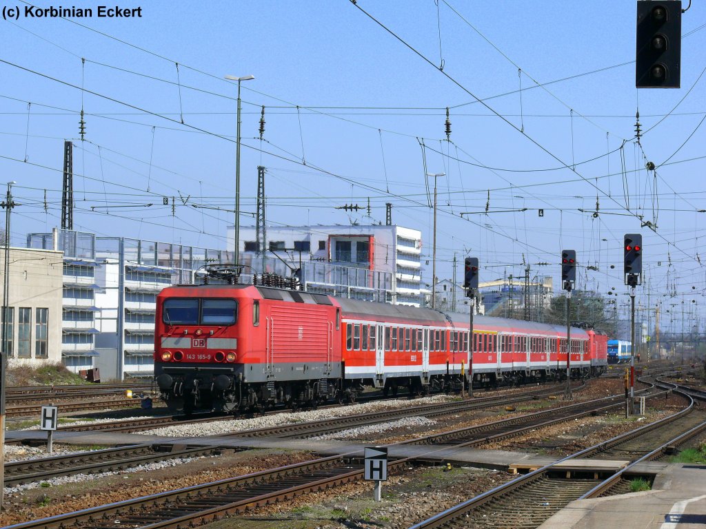 143 165-9 mit der RB 32118 richtung Neumarkt (Oberpf), 8.4.2010