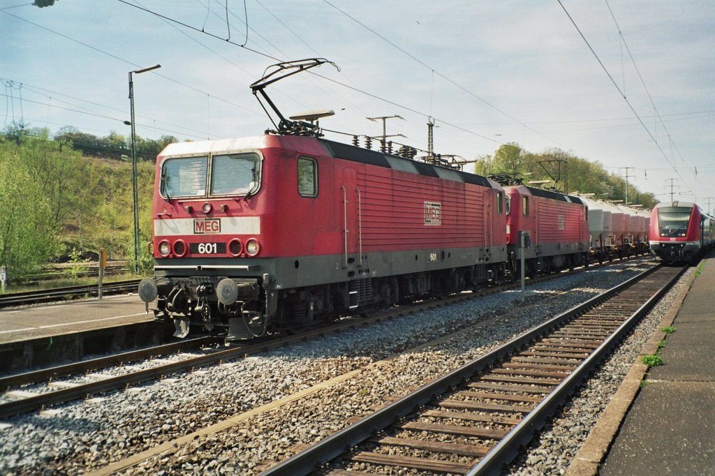 143 179 als MEG 601 mit Zementzug in der berholung von Neustadt an der Aisch.