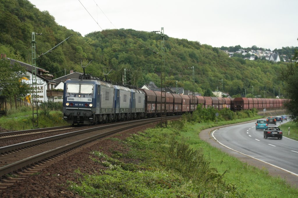 143 191-5 fuhr mit 2 weiteren RBH 143 am 27.08.11 durch Linz-Kasbach.
