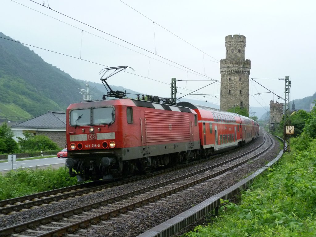 143- 216 durchfhrt mit dem RE von Frankfurt (M) nach Koblenz am 17.6.10 Oberwesel.