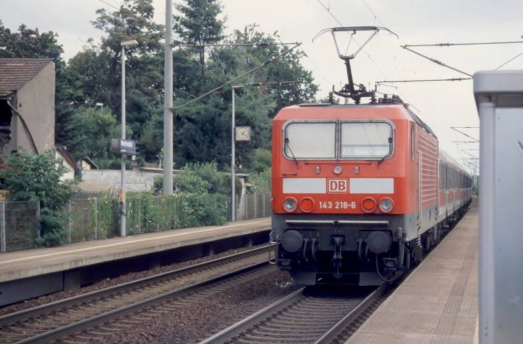 143 218-6 mit RB Eisenach-Halle/Saale verlsst Mechterstdt in Richtung Gotha 1998 