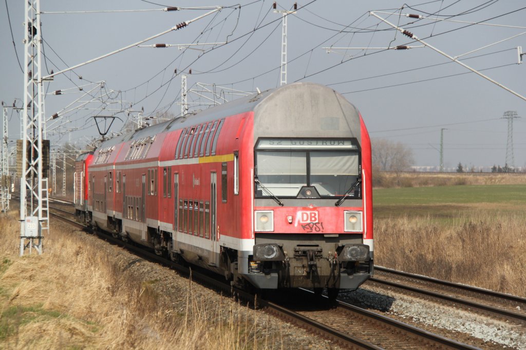 143 250-9 schiebt Ihre S 2 von Warnemnde nach Gstrow bei der Duchfahrt in Sildemow.16.03.2012