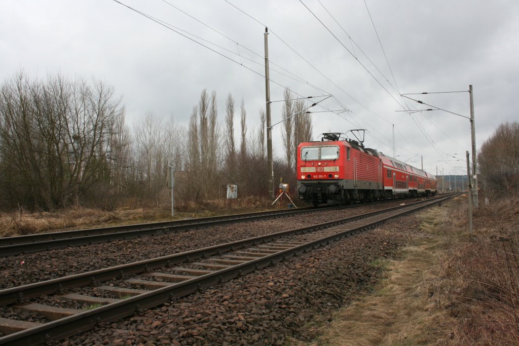 143 251-7 auf RE 11 in Ri. Cottbus am 21.03.10 im Stadtgebiet von Guben
