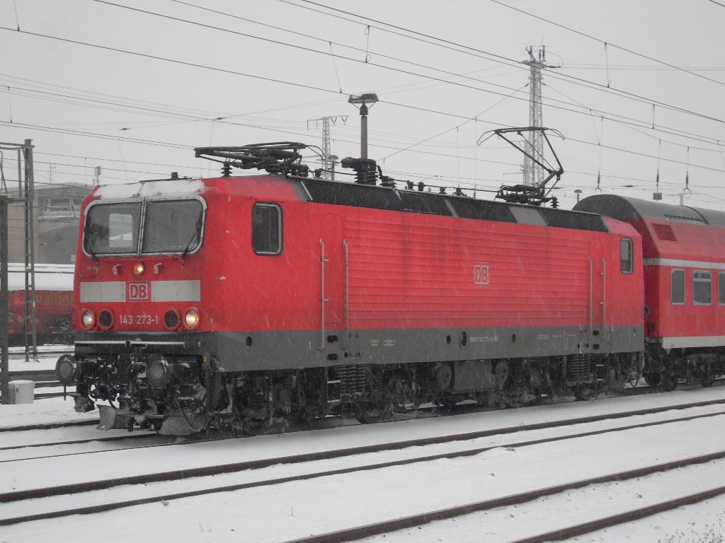 143 273 machte am 22.12.2010 eine kurze Verschnaufspause in Stendal.


