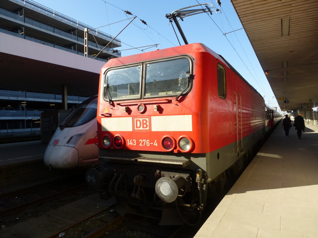 143 276-4 mit einem RE in Hamburg Altona. 3.April 2013.