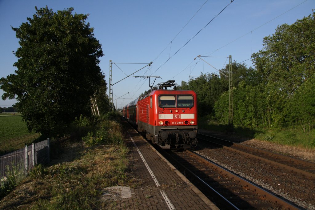 143 280-6 durchfhrt mit ihrer umgeleiteten RB27 den Bahnhof Anrath. 15.06.2010