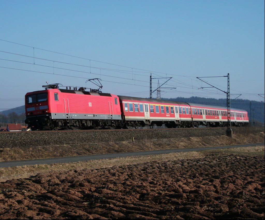 143 281 ist am 02.03.11 mit der RB 37630 nach Saalfeld(S) bei Halach Richtung Stockheim unterwegs.