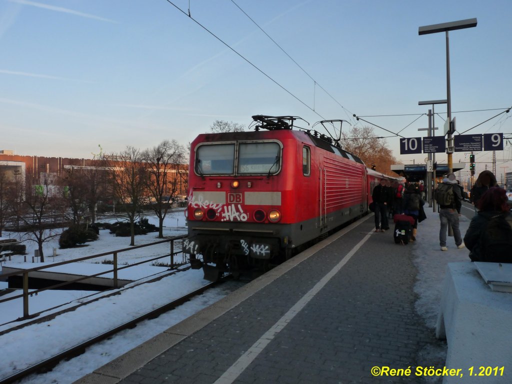 143 292-1 am 5.1.2011 im Bahnhof K�ln Deutz