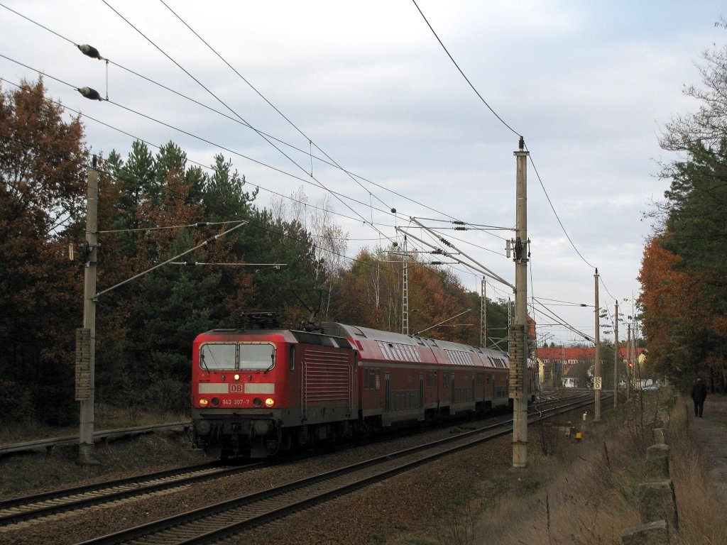 143 307-7 mit der RB nach Senftenberg.