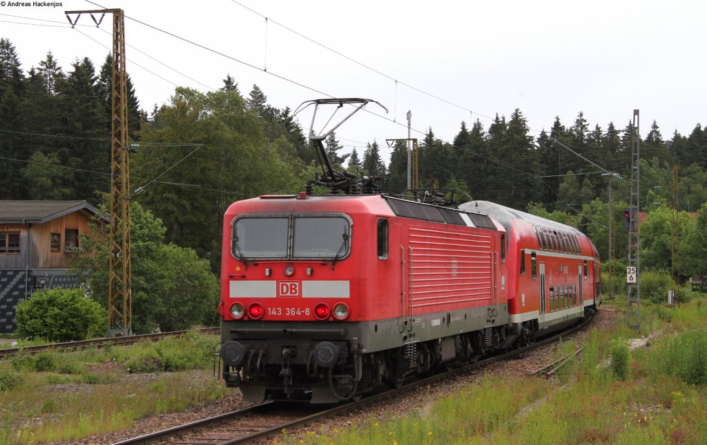143 312-7 und 364-8 mit der RB 26957 (Freiburg(Breisgau) Hbf-Neustadt(Schwarzw)) in Hinterzarten 24.6.12