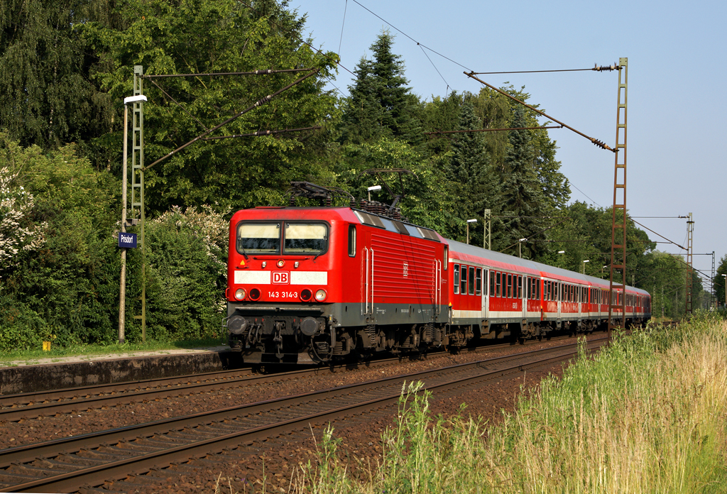 143 314-3 mit einer RB nach Hamburg-Altona am 2.07.2010 in Prisdorf.