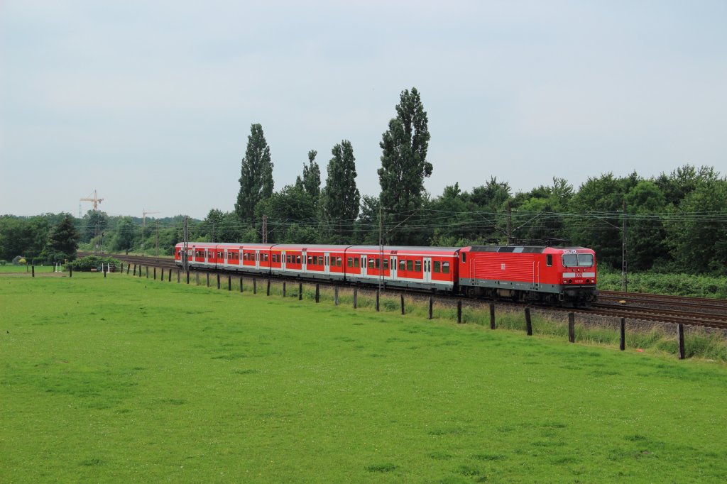 143 330 mit der S68 nach Langenfeld (Rhlnd.) in Langenfeld (Rhlnd.) am 20.06.2012