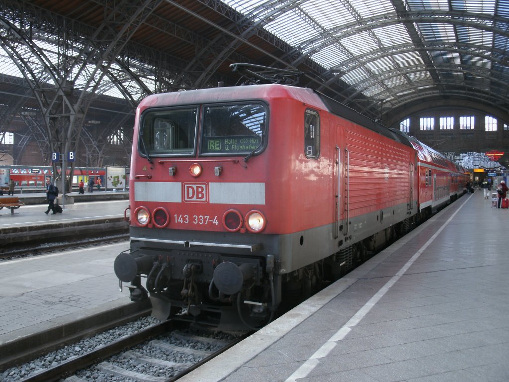 143 337 mit dem RE 26014 nach Halle(Saale),am 26.M�rz 2012,im Leipziger Hbf.