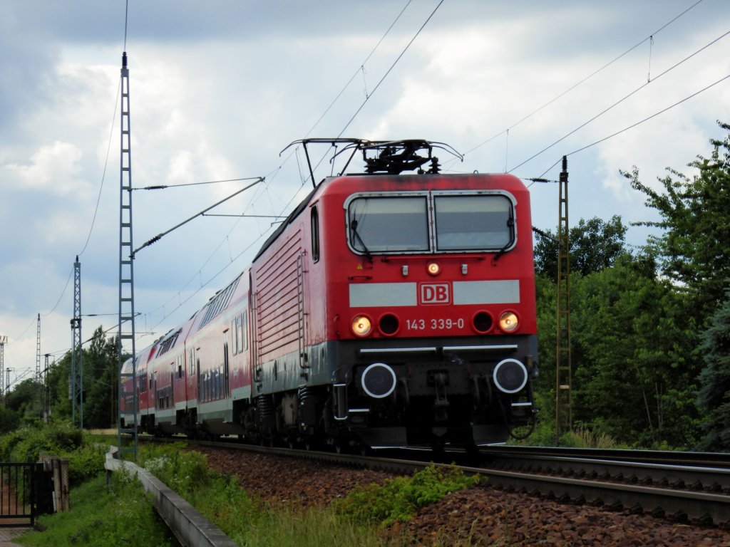 143 339 bei der Einfahrt in Dresden Stetzsch.
14.6.12