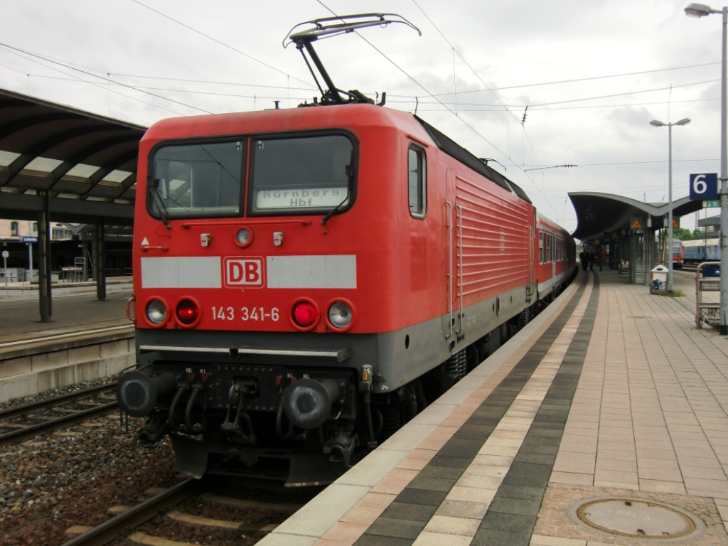 143 341-6 wartet im Endbahnhof Lichtenfels auf Rckfahrt nach Nrnberg Hbf. 15.05.2010