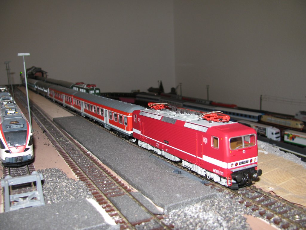 143 348-1 mit einer RB, es ist mein neustes Triebfahrzeug. Ab Freitag erhlt sie einen eigenen Umlauf mit einer RE - Garnitur mit Wittenberger Steuerwagen erhalten.