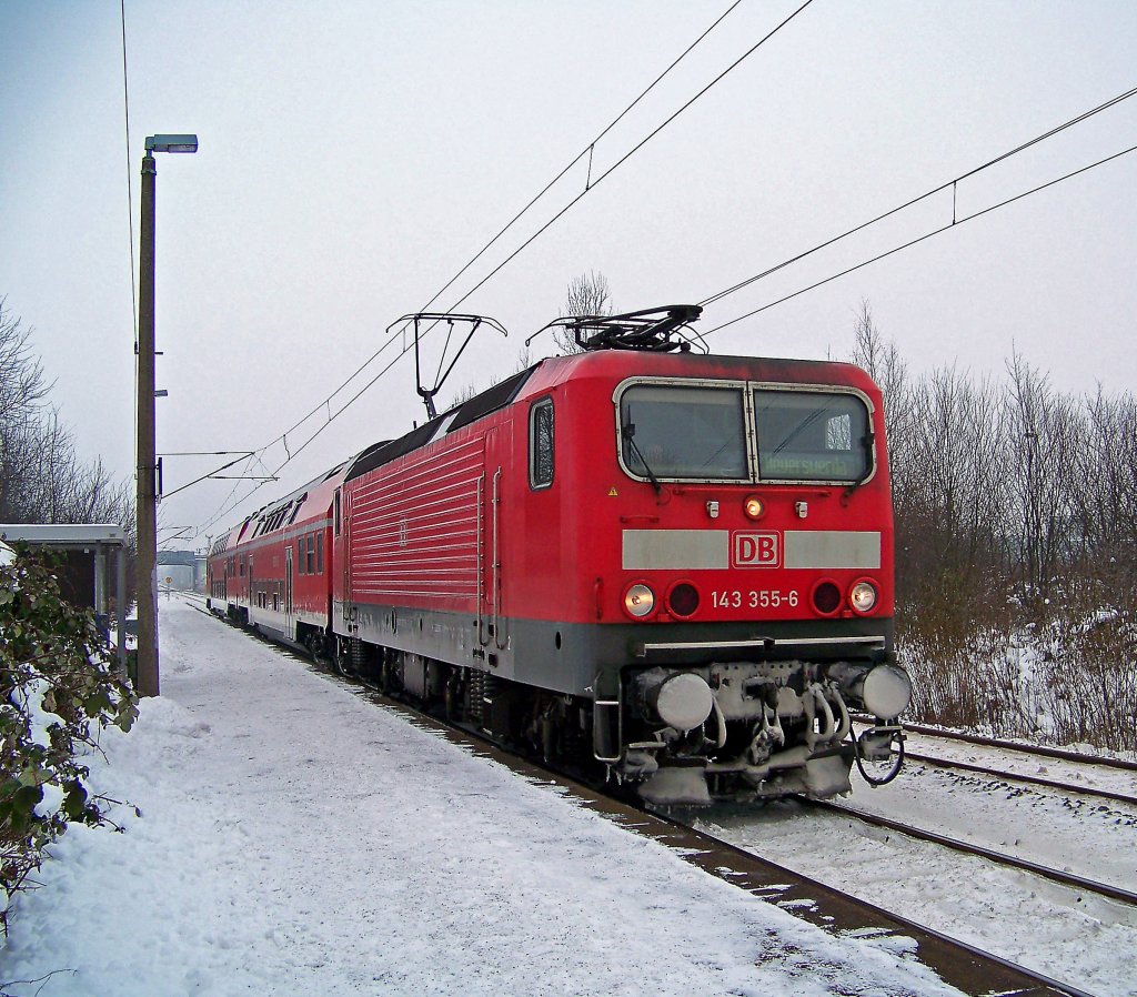 143 355 mit RE Hoyerswerda - Leipzig in Leipzig-Heiterblick, 7.12.010.
