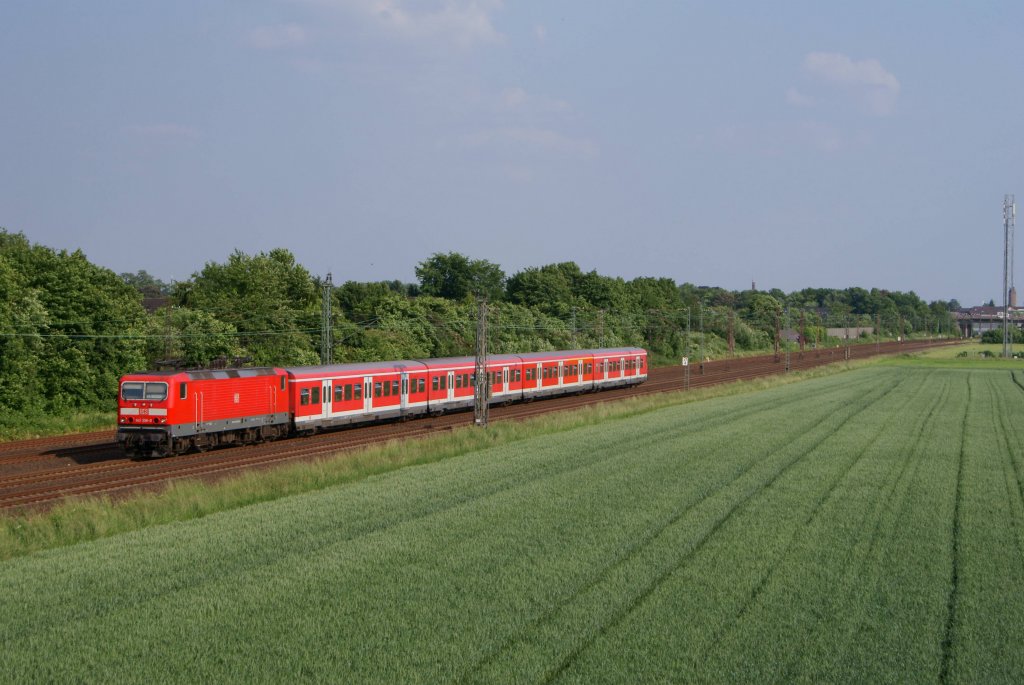 143 358-0 mit der S6 nach Dsseldorf-Benrath in Langenfeld (Rhld) am 28.05.2012