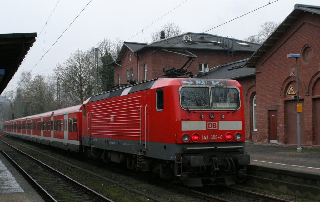 143 358 schiebt die S6 nach K�ln-Nippes am 2.2.11 in Essen-Kettwig
