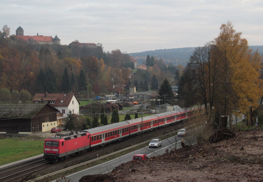 143 362-2 schiebt am 09. November 2012 eine Regionalbahn nach Bamberg bei Kronach.
