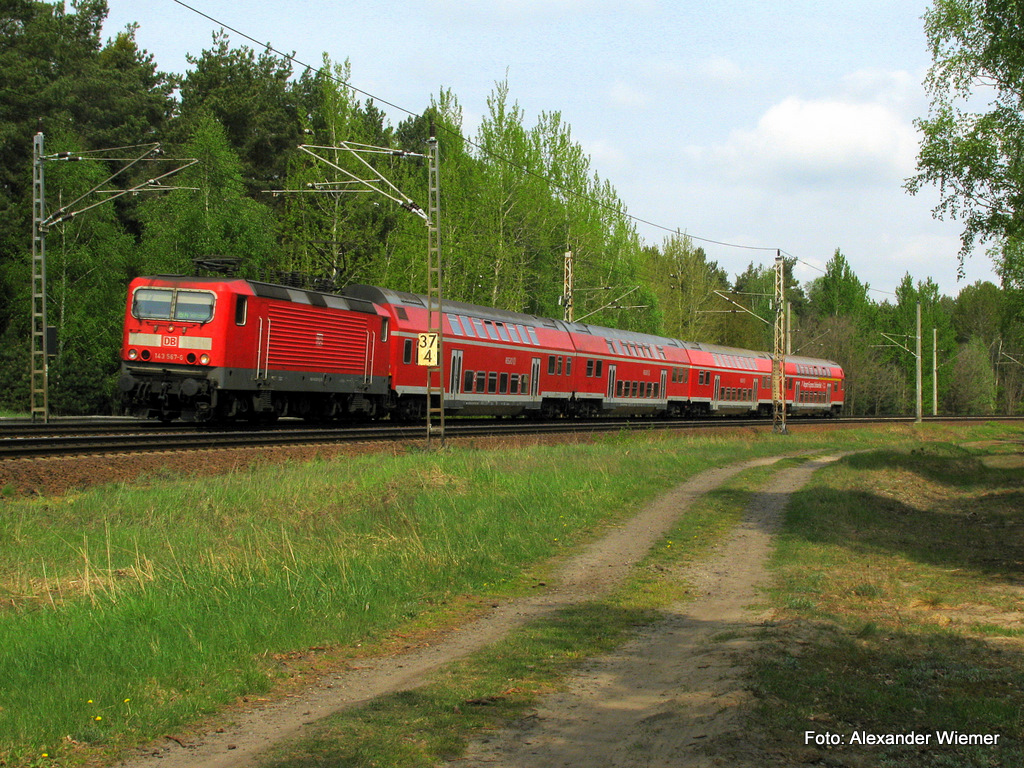 143 547-0 war am 2.Mai mit einer RB 14 Richtung Senftenberg durch Bestensee unterwegs.