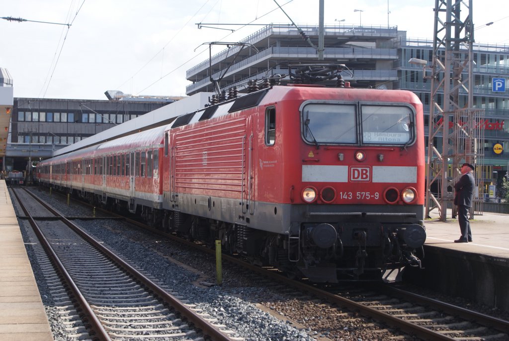 143 575-9 mit einer RB in Hamburg Altona 09.07.09