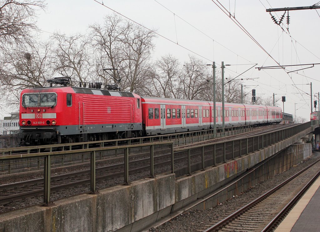 143 601-3 auf der S6 nach Kln Hansaring in Kln Messe/Deutz am 03.04.2013