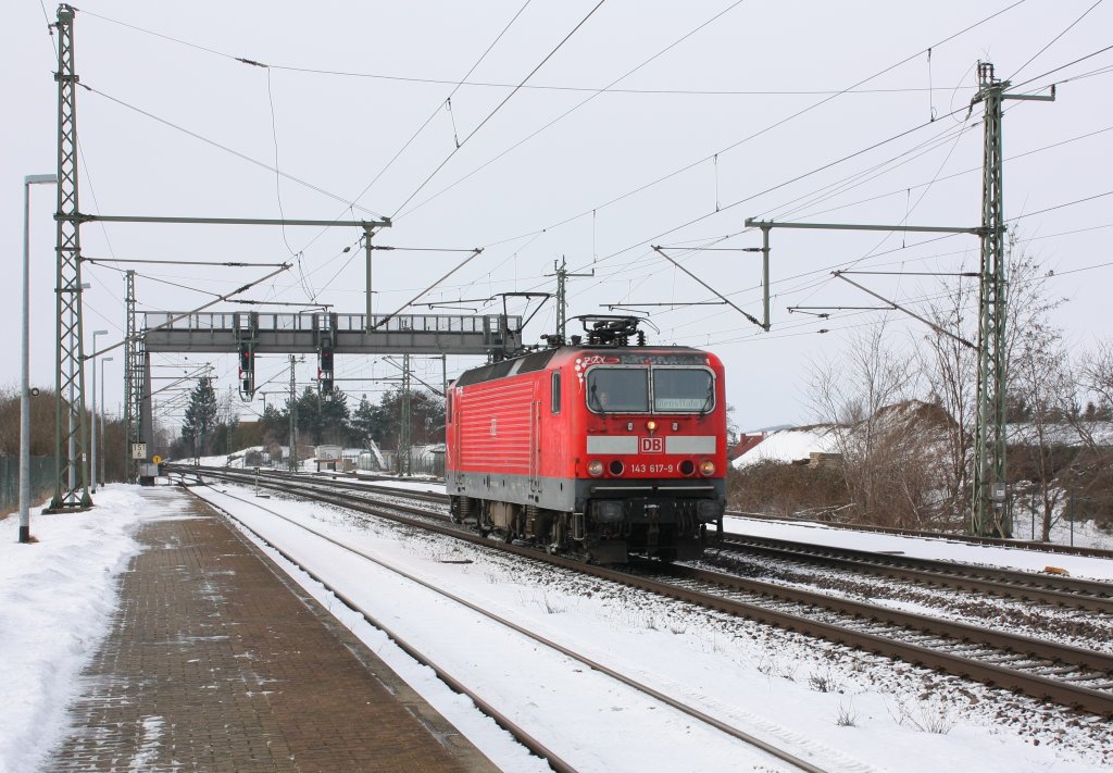 143 617-9 fhrt solo in Richtung Magdeburg. Fotografiert am 31.01.2010 in Niederndodeleben. 